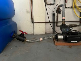 Depósito agua con bomba