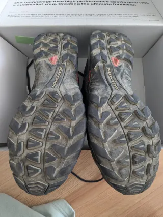 Botas de montaña Salomon negras y rosas