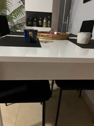 Mesa de comedor blanca