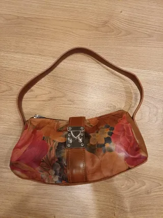 Bolso de piel floral