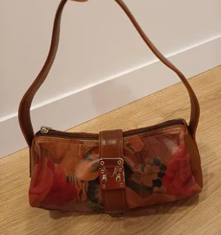 Bolso de piel floral