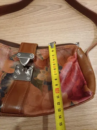 Bolso de piel floral