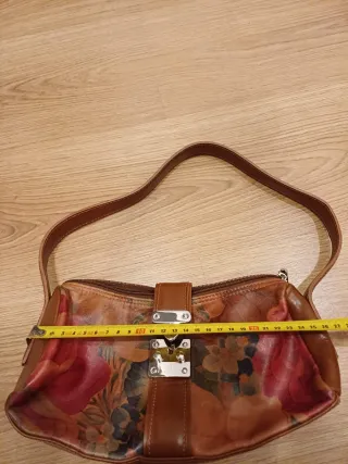 Bolso de piel floral
