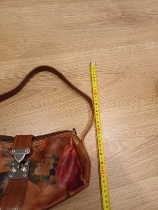 Bolso de piel floral