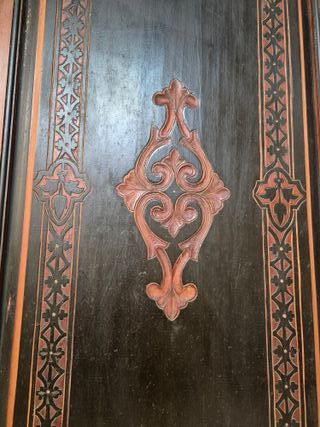 Puerta antigua policromada