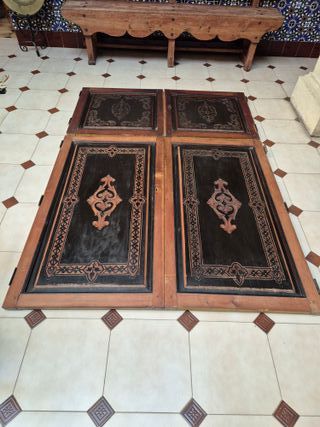 Puerta antigua policromada