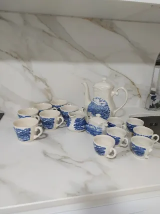 Juego de vajilla y café azul y blanco