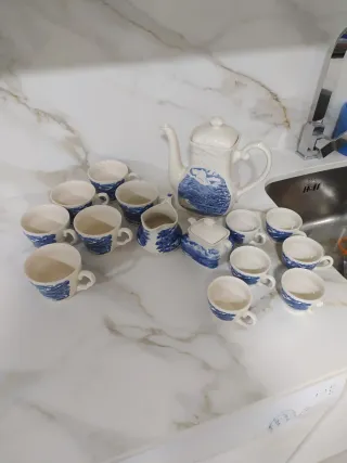 Juego de vajilla y café azul y blanco