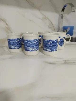 Juego de vajilla y café azul y blanco