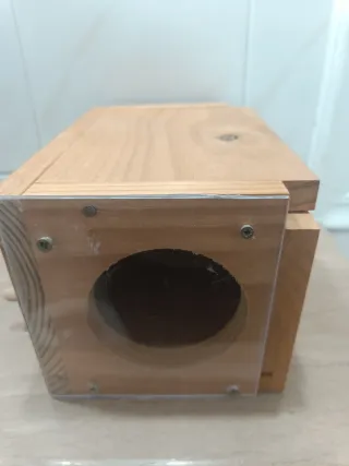 Nido per uccelli in legno