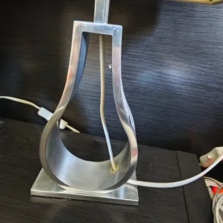 Lampade da tavolo argentate e bianche