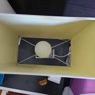 Lampade da tavolo argentate e bianche