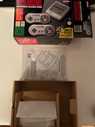 Caja e instrucciones SNES Mini