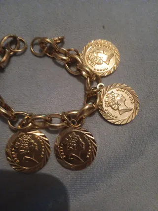 Pulsera de Acero con Monedas Doradas