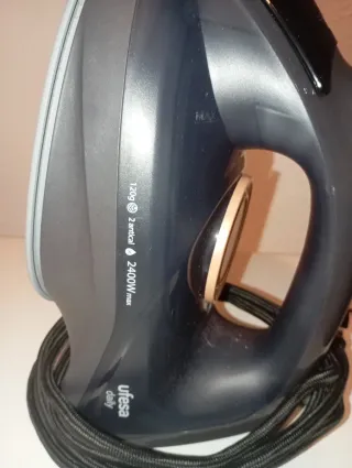 Plancha de vapor color negro