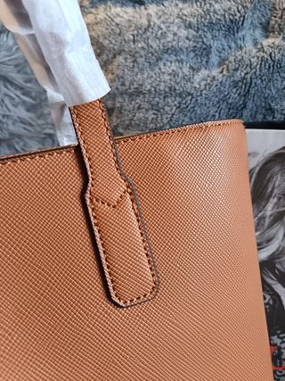 Bolso Tote Guess Marrón