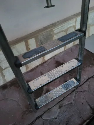 Escalera para piscina de metal