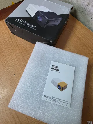 Proyector LED blanco y negro