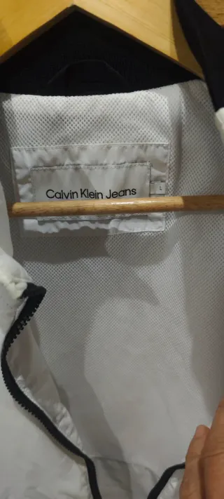 Chaqueta Calvin Klein Blanca y Negra