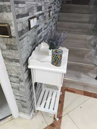 Comodino con cassetto in vimini