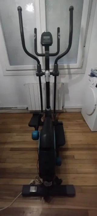 Bicicleta elíptica magnética regulable