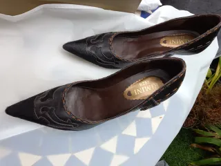 Zapatos de tacón de piel