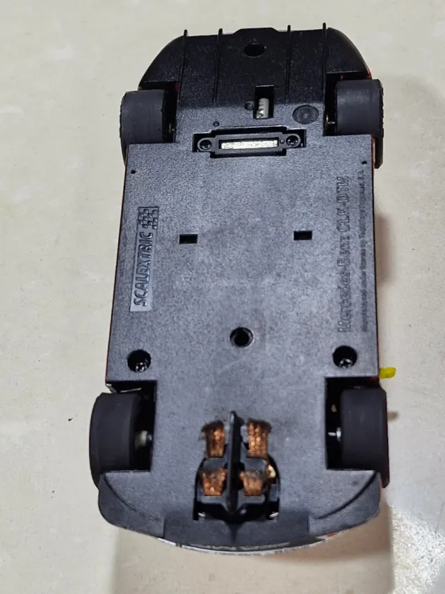 Scalextric Mercedes DTM Vodafone