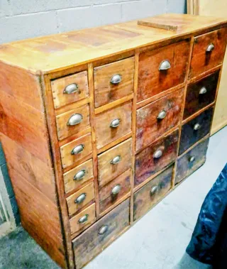 Antigua cajonera farmacia siglo XIX