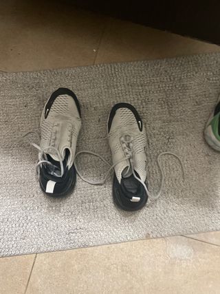 Zapatillas Nike Blancas y Negras