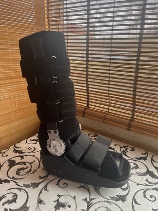 Bota ortopédica ajustable