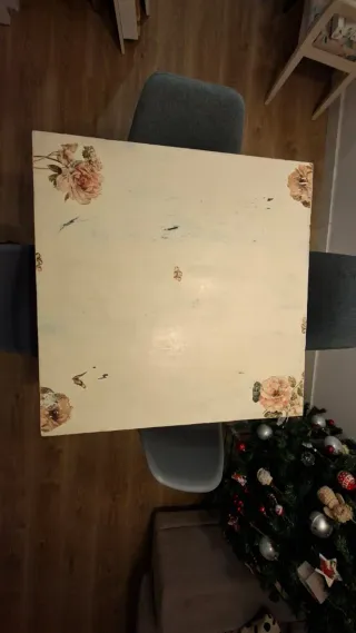 Mesa de comedor cuadrada