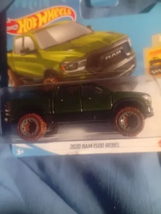 Coche Hot Wheels RAM Verde y Negro