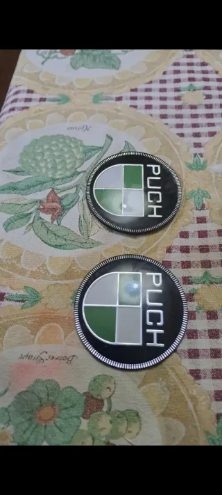 Pareja insignias Puch originales