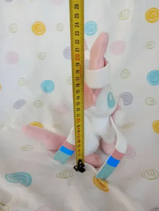 pokémon peluche do pokémon sylveon da marca tomy