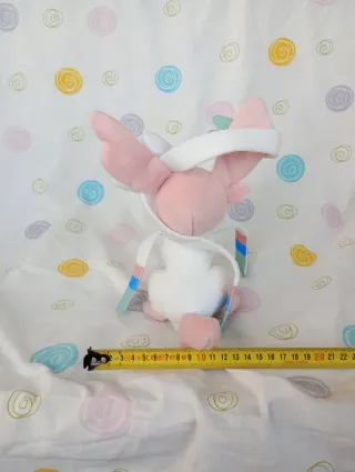 pokémon peluche do pokémon sylveon da marca tomy