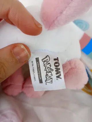 pokémon peluche do pokémon sylveon da marca tomy