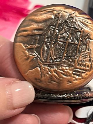 Orologio da tasca antico con nave