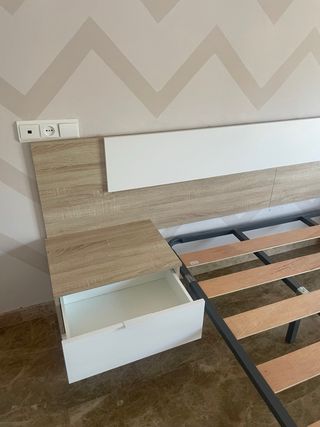 cabecero y mesitas de noche