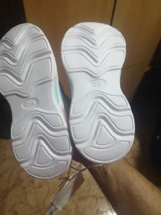 Zapatillas niña arcoíris talla 29