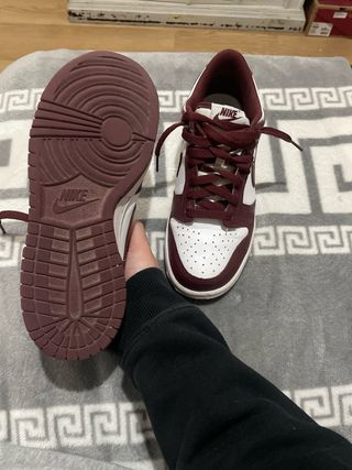 Nike Dunk Granate y Blanco