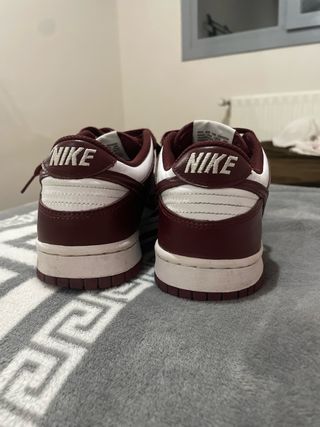 Nike Dunk Granate y Blanco