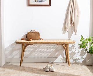 Banco design in legno e rattan per sala da pranzo