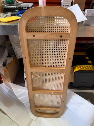 Banco design in legno e rattan per sala da pranzo