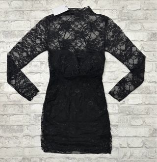 Vestido corto encaje negro