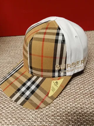 Gorra Burberry Beige y Blanca Talla Única