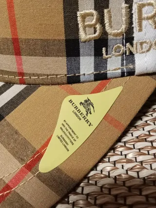 Gorra Burberry Beige y Blanca Talla Única