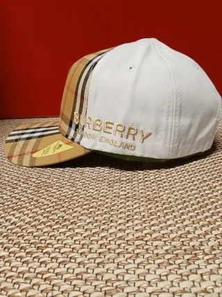 Gorra Burberry Beige y Blanca Talla Única