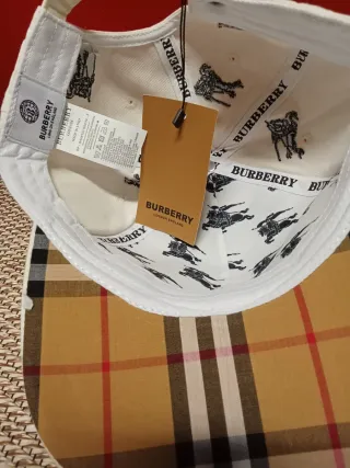 Gorra Burberry Beige y Blanca Talla Única