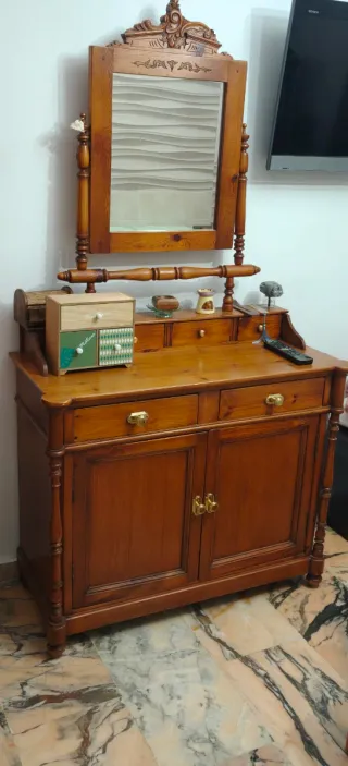 Mesita de noche antigua de madera y metal