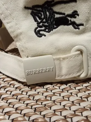 Gorra Burberry Blanca con Estampado Talla única
